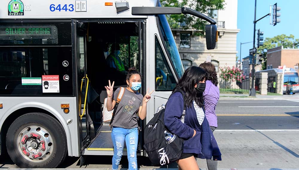 Middle school students getting off the Metrobus